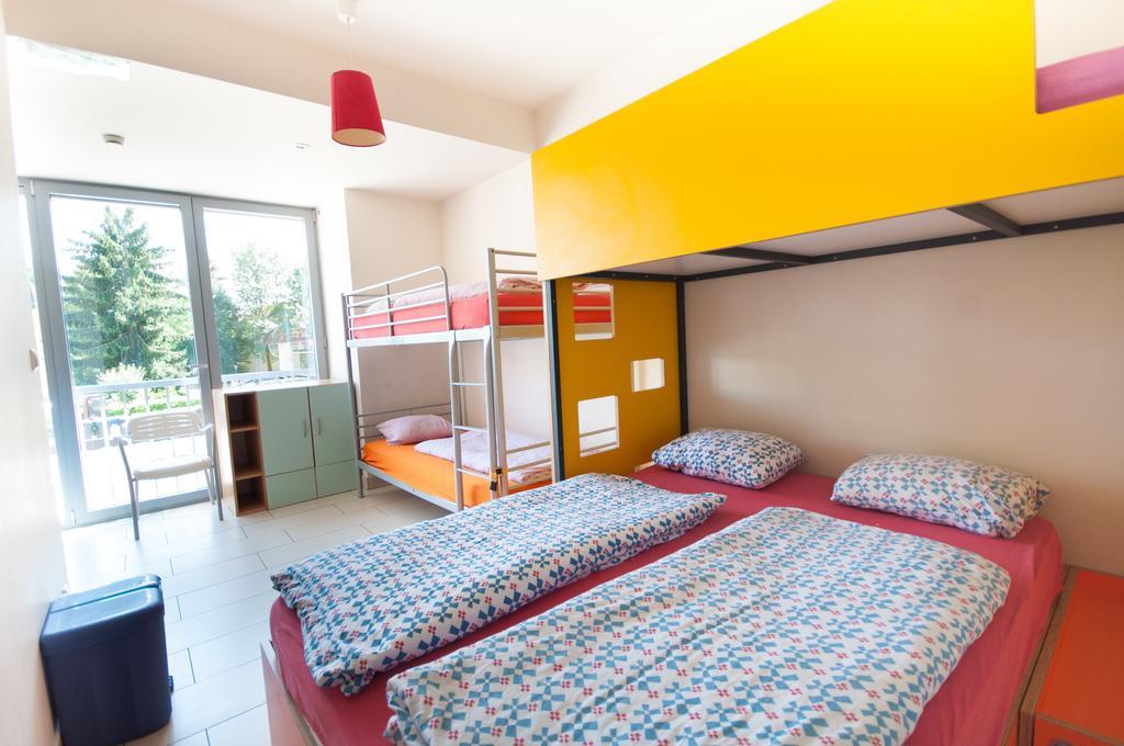 Simbol Rooms With Free Private Parking Liubliana Habitación foto