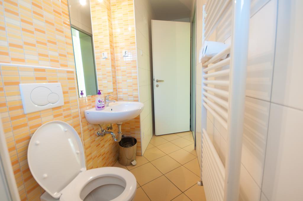 Simbol Rooms With Free Private Parking Liubliana Habitación foto