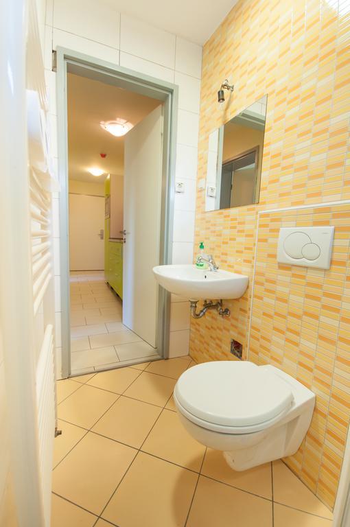 Simbol Rooms With Free Private Parking Liubliana Habitación foto