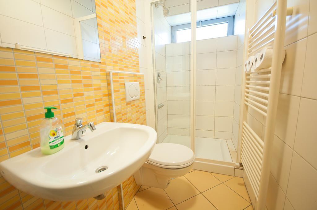 Simbol Rooms With Free Private Parking Liubliana Habitación foto