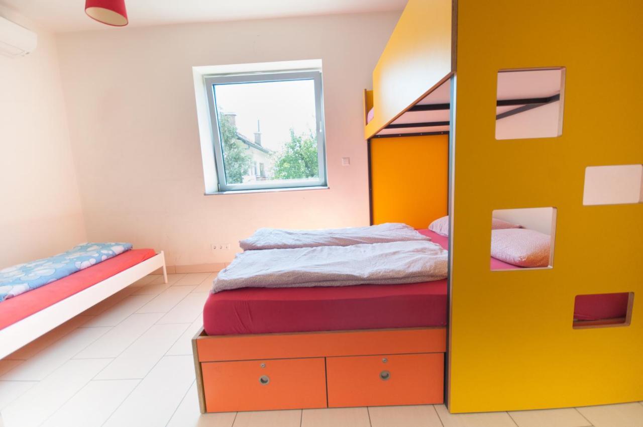 Simbol Rooms With Free Private Parking Liubliana Habitación foto